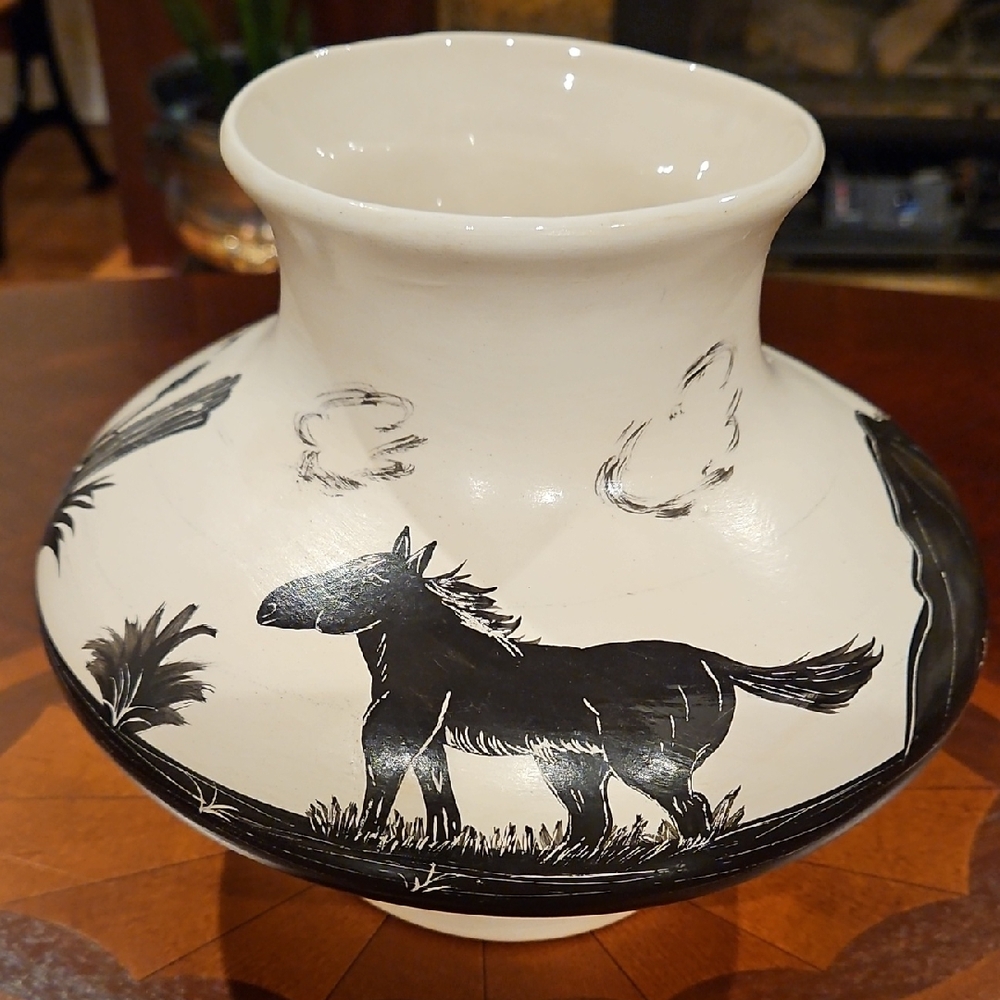 VTG Desert Pueblo Pottery Hand-Painted Wild Horse & Desert Scene Vase - USA #77c